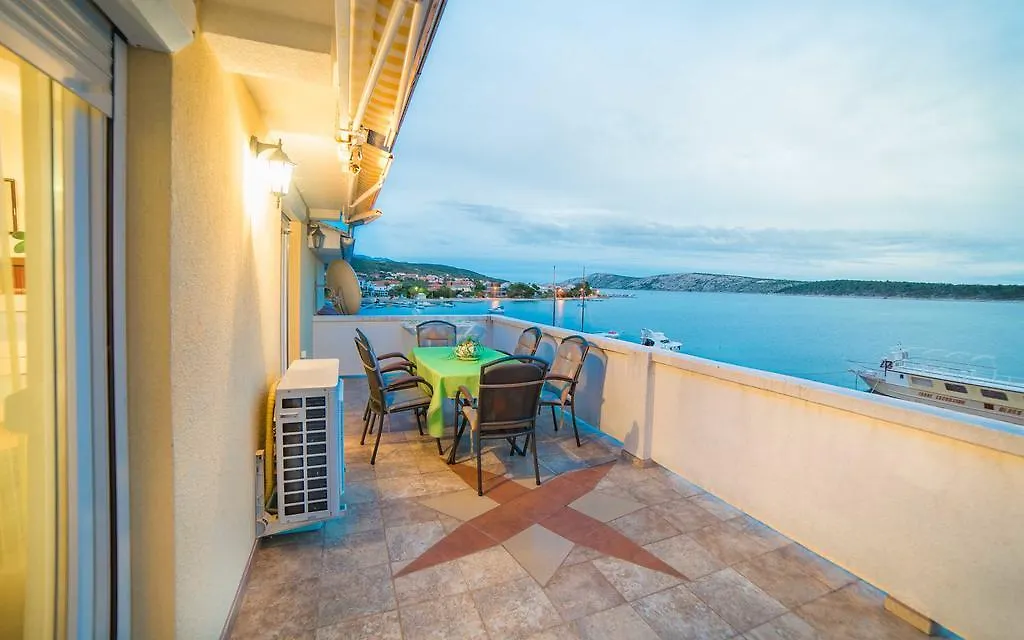 Captain'S Apartment Barbat na Rabu