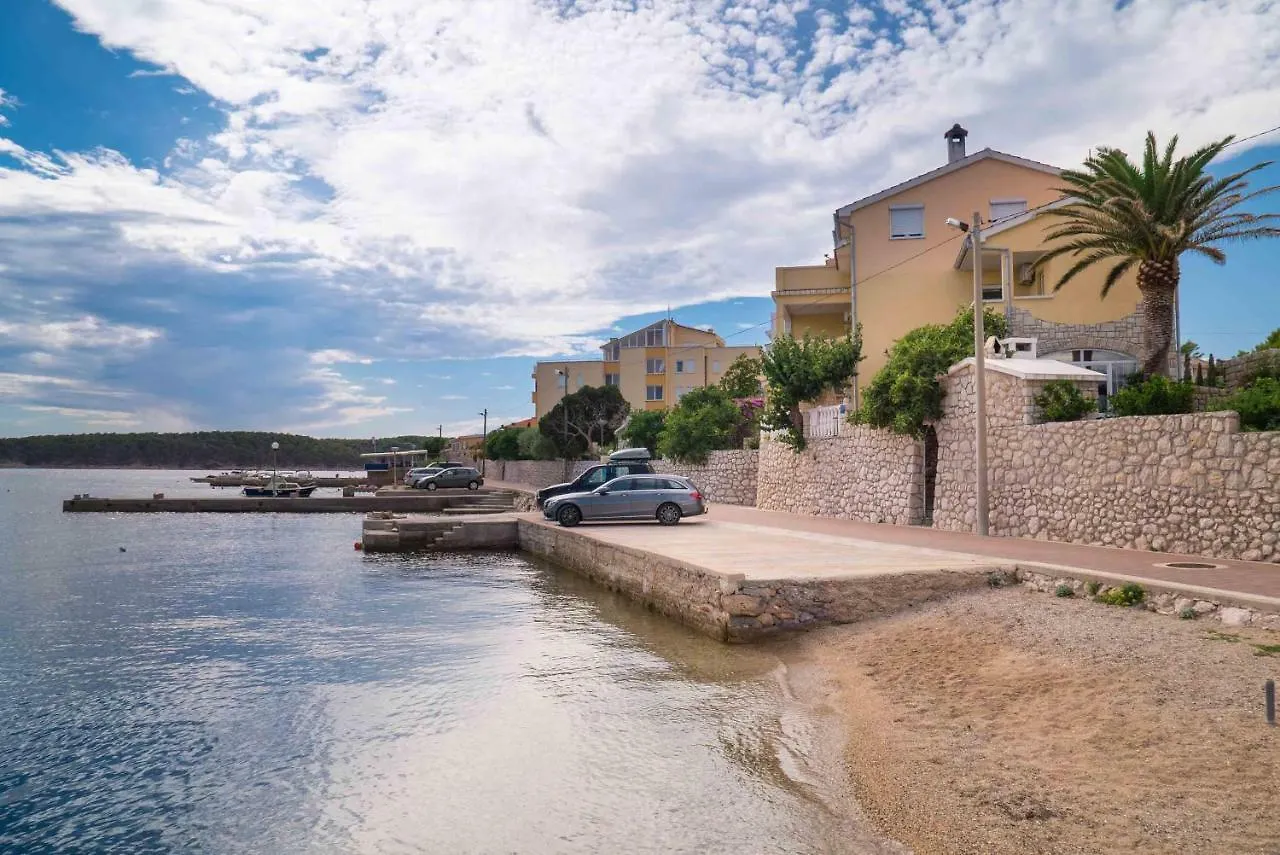 Captain'S Apartment Barbat na Rabu 0*,